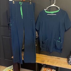 Carhartt Women's Navy and green scrubs